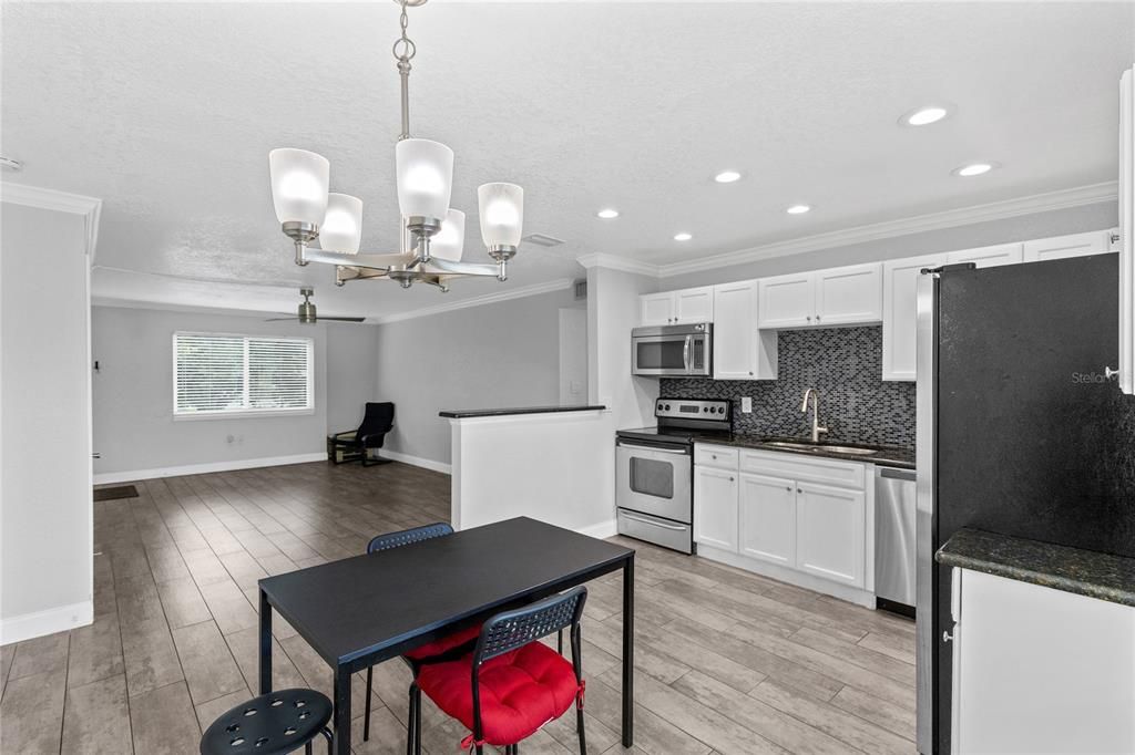 For Rent: $2,500 (3 beds, 2 baths, 1302 Square Feet)