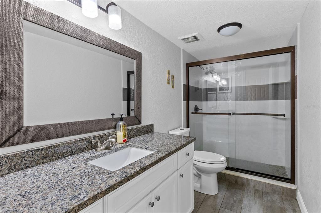 For Rent: $2,500 (3 beds, 2 baths, 1302 Square Feet)