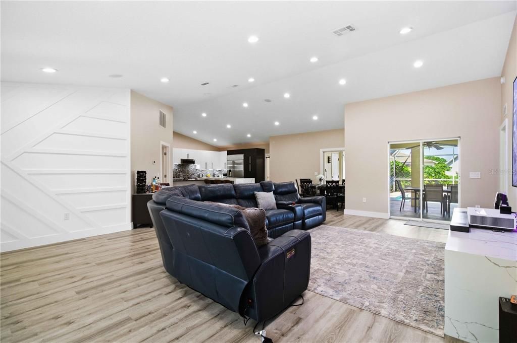 For Sale: $624,900 (3 beds, 2 baths, 1977 Square Feet)
