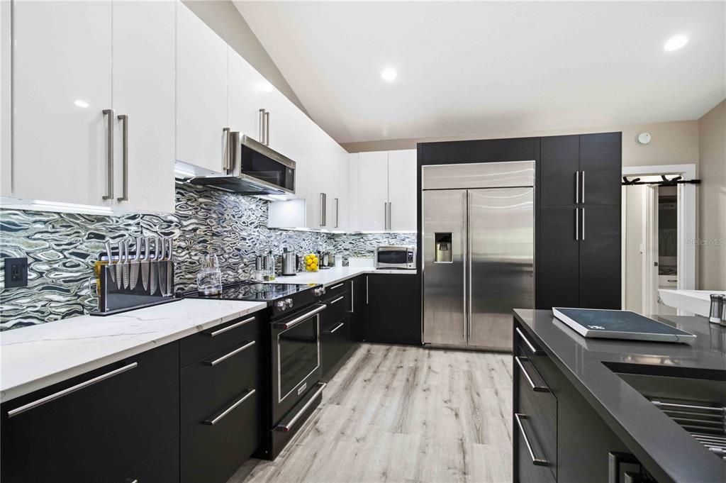 For Sale: $624,900 (3 beds, 2 baths, 1977 Square Feet)