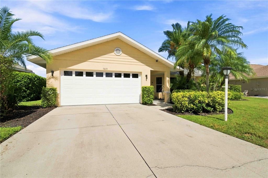 For Sale: $624,900 (3 beds, 2 baths, 1977 Square Feet)