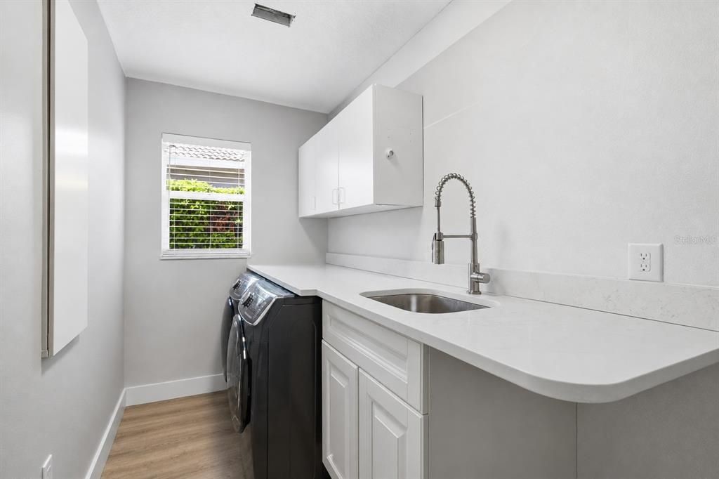 For Sale: $624,900 (3 beds, 2 baths, 1977 Square Feet)
