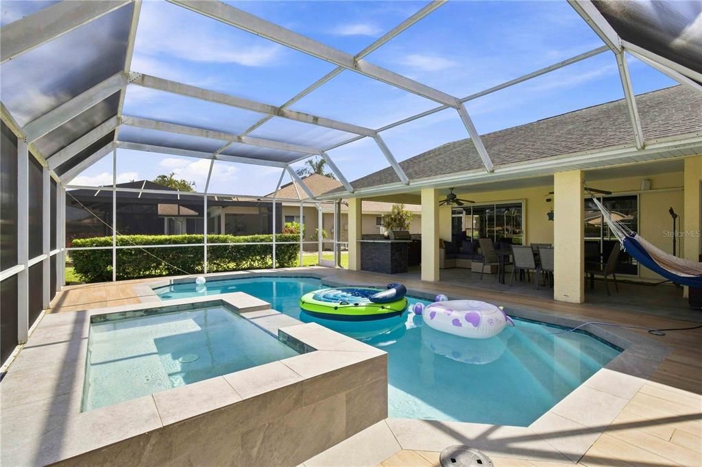 For Sale: $624,900 (3 beds, 2 baths, 1977 Square Feet)