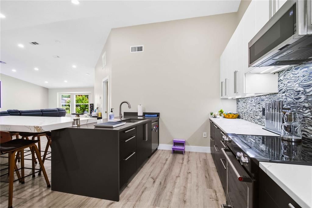 For Sale: $624,900 (3 beds, 2 baths, 1977 Square Feet)