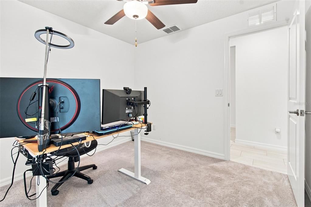 На продажу: $385,000 (4 спален, 2 ванн, 1939 Квадратных фут)