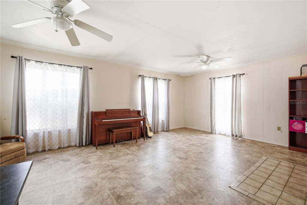 На продажу: $349,000 (3 спален, 2 ванн, 1656 Квадратных фут)