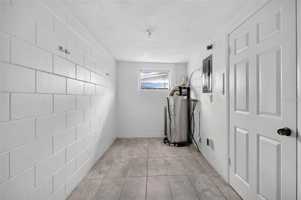 For Sale: $339,990 (3 beds, 2 baths, 1278 Square Feet)