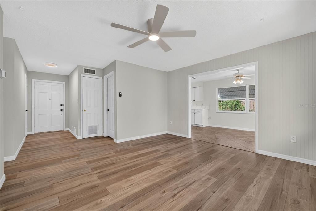 For Sale: $339,990 (3 beds, 2 baths, 1278 Square Feet)