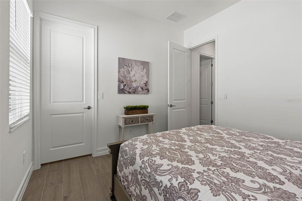 Activo con contrato: $525,000 (3 camas, 2 baños, 2350 Pies cuadrados)