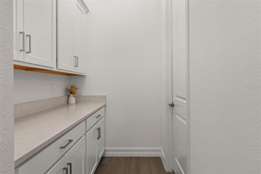 Activo con contrato: $525,000 (3 camas, 2 baños, 2350 Pies cuadrados)