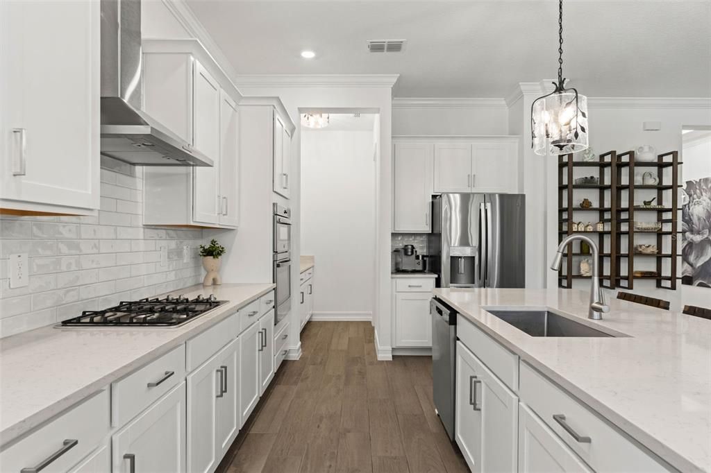 Activo con contrato: $525,000 (3 camas, 2 baños, 2350 Pies cuadrados)