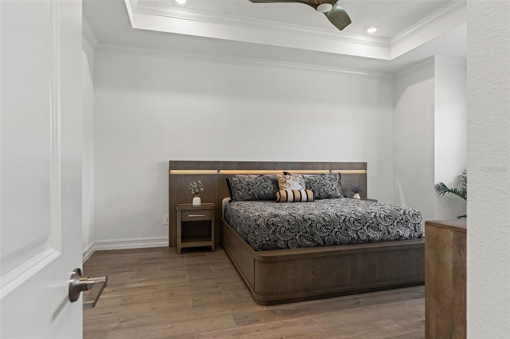 Activo con contrato: $525,000 (3 camas, 2 baños, 2350 Pies cuadrados)