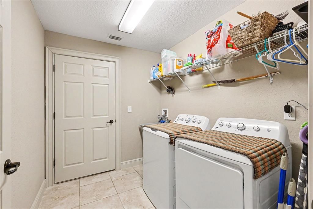 For Sale: $279,900 (3 beds, 2 baths, 1934 Square Feet)