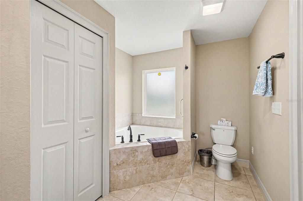 For Sale: $279,900 (3 beds, 2 baths, 1934 Square Feet)
