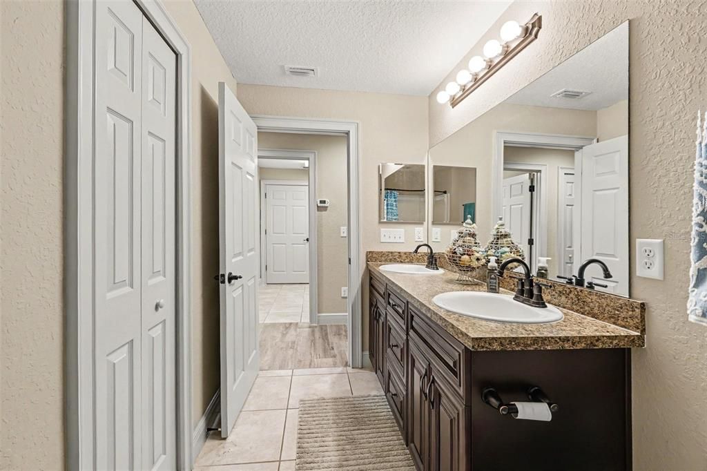 For Sale: $279,900 (3 beds, 2 baths, 1934 Square Feet)