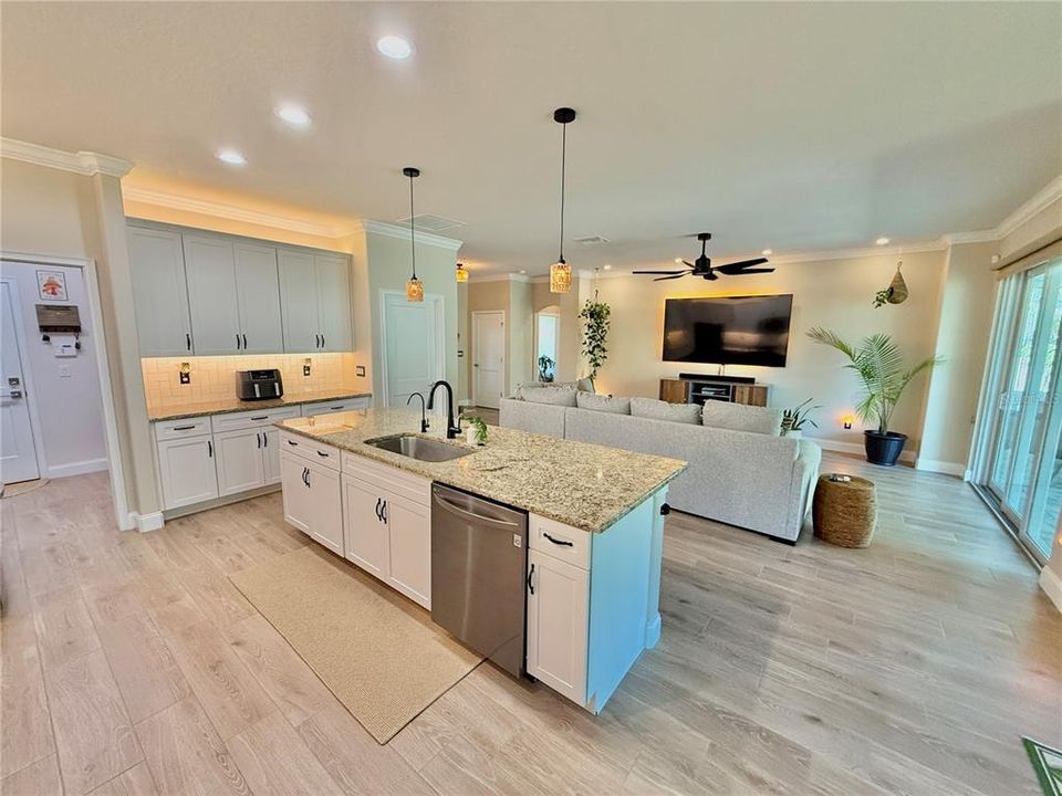 For Sale: $840,000 (3 beds, 2 baths, 1834 Square Feet)