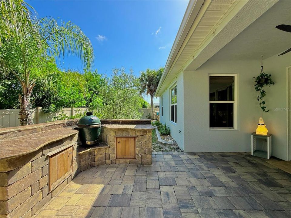 For Sale: $840,000 (3 beds, 2 baths, 1834 Square Feet)
