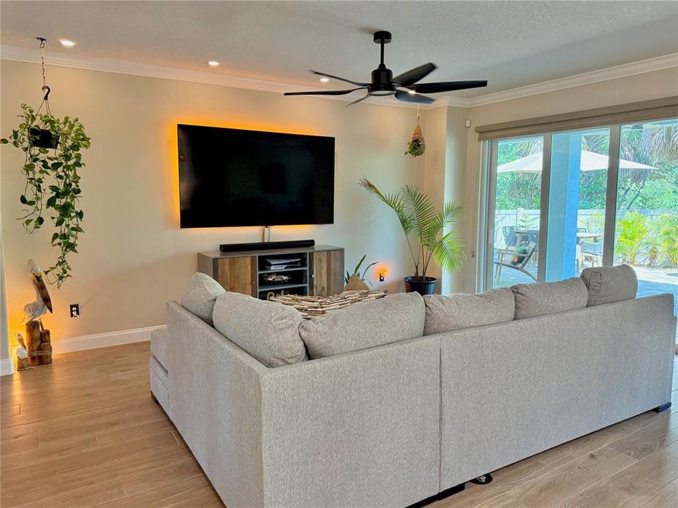 For Sale: $840,000 (3 beds, 2 baths, 1834 Square Feet)