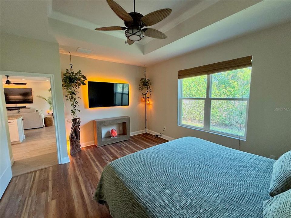 For Sale: $840,000 (3 beds, 2 baths, 1834 Square Feet)