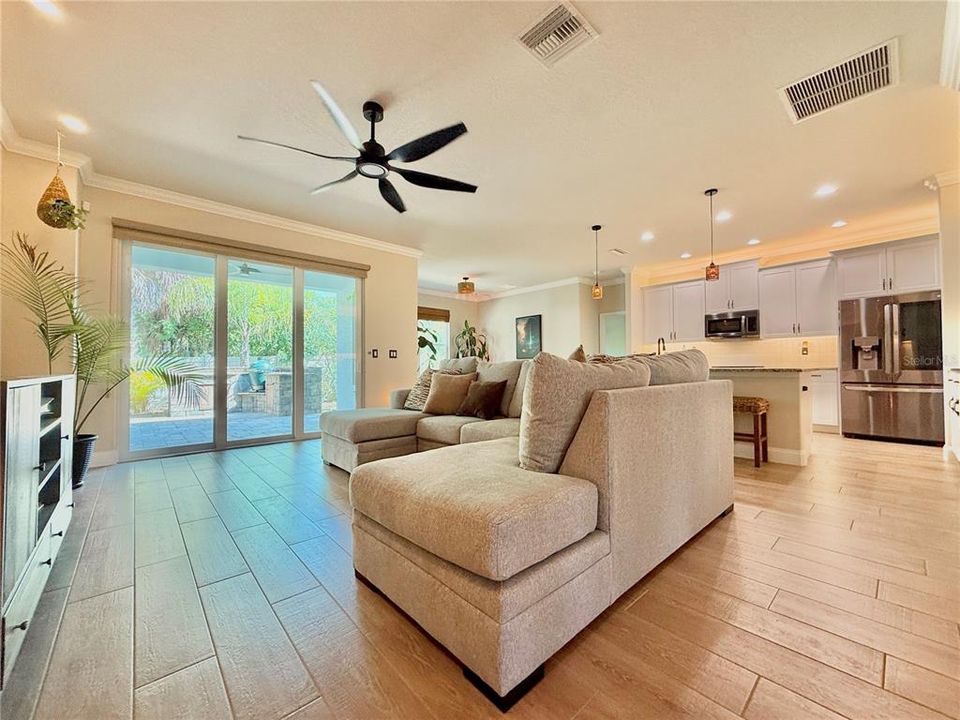 For Sale: $840,000 (3 beds, 2 baths, 1834 Square Feet)