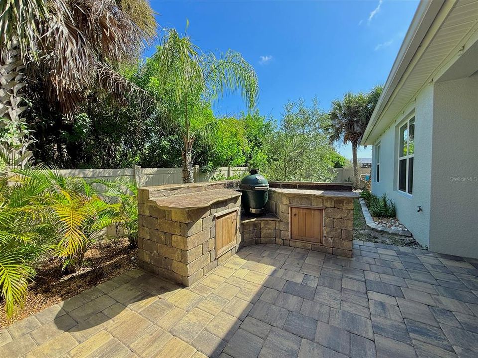 For Sale: $840,000 (3 beds, 2 baths, 1834 Square Feet)