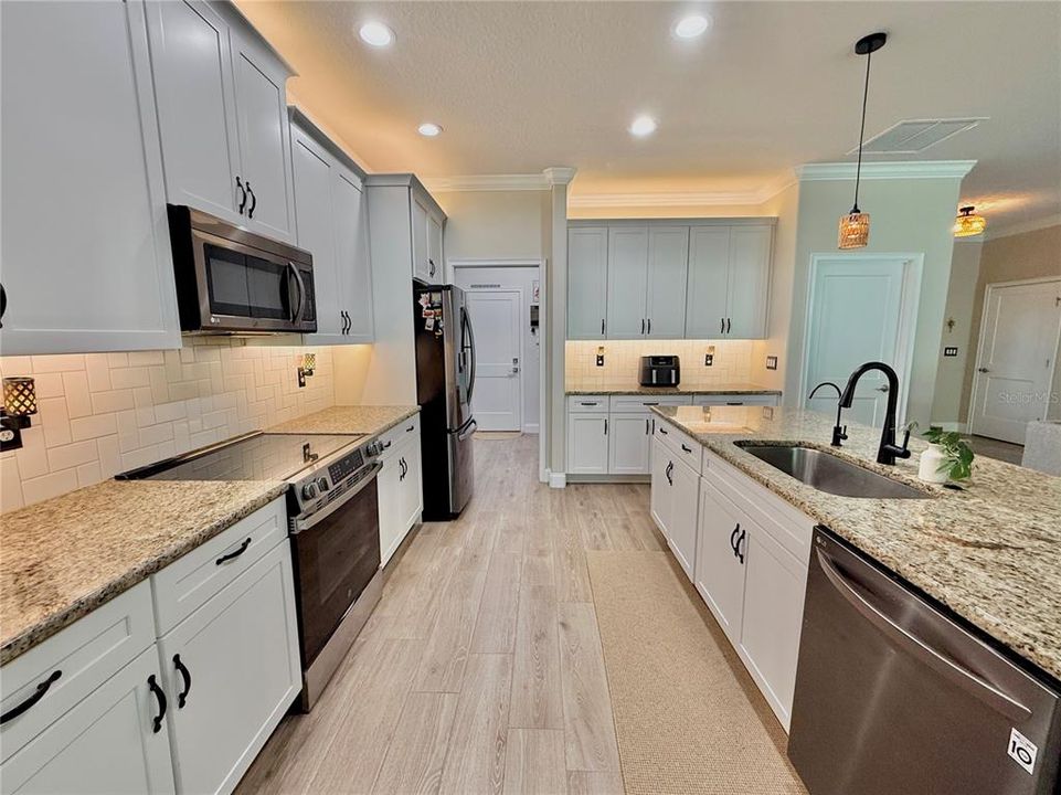 For Sale: $840,000 (3 beds, 2 baths, 1834 Square Feet)