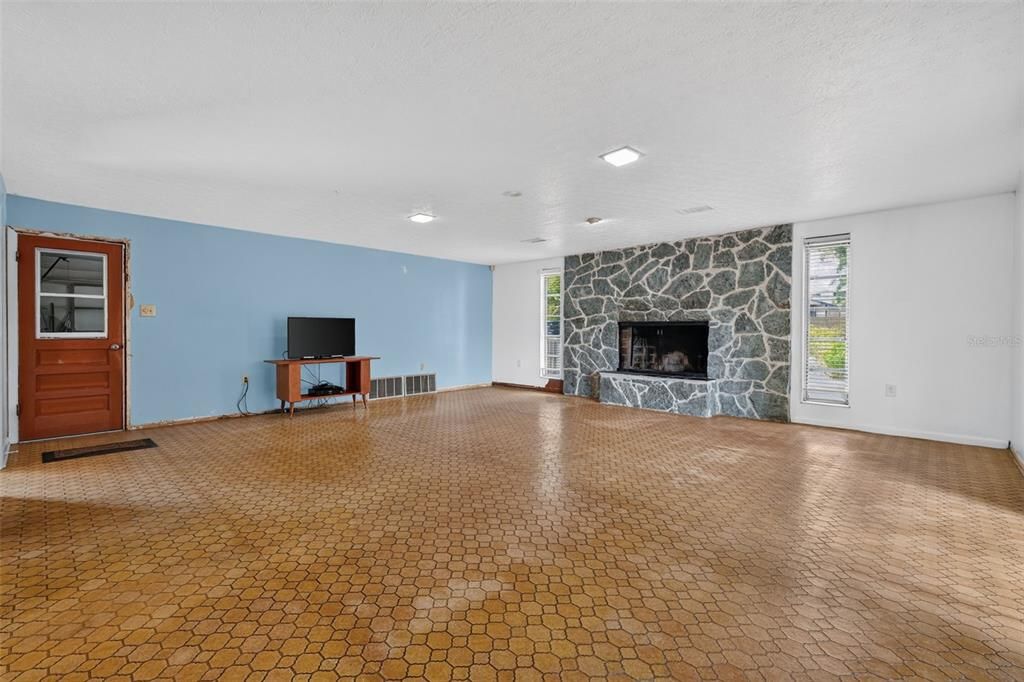 En Venta: $400,000 (3 camas, 2 baños, 2013 Pies cuadrados)