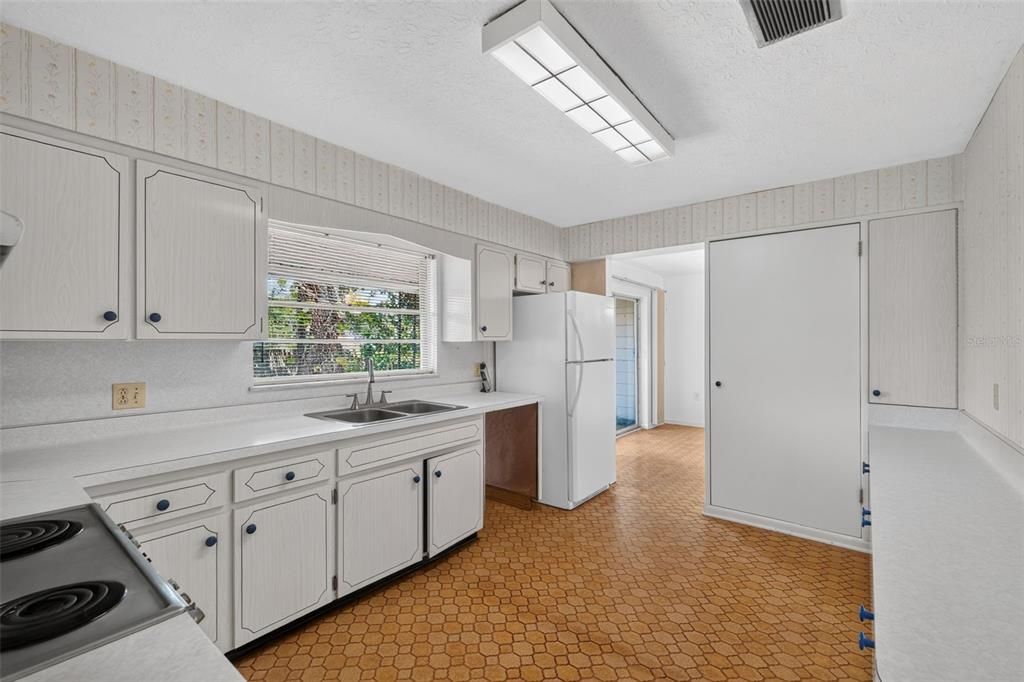 En Venta: $400,000 (3 camas, 2 baños, 2013 Pies cuadrados)