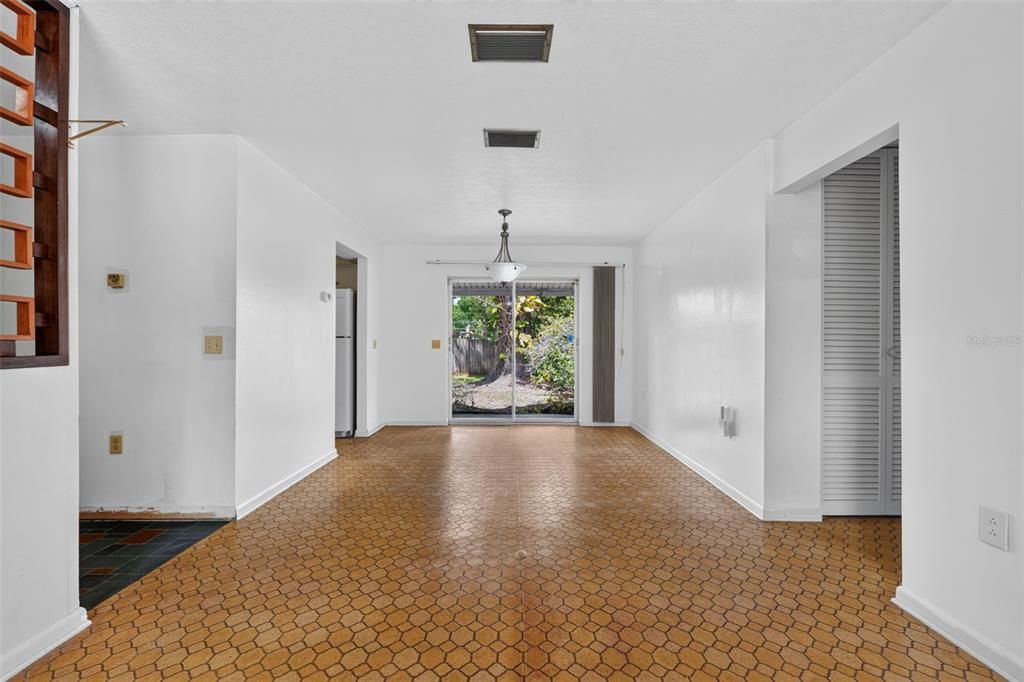 En Venta: $400,000 (3 camas, 2 baños, 2013 Pies cuadrados)
