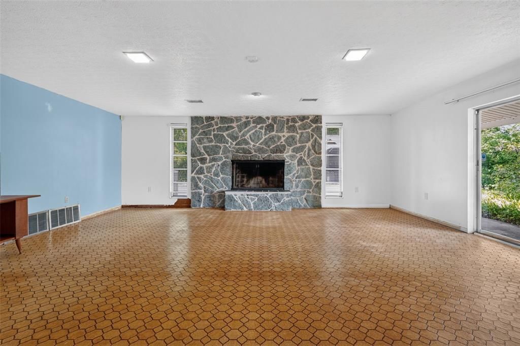 En Venta: $400,000 (3 camas, 2 baños, 2013 Pies cuadrados)