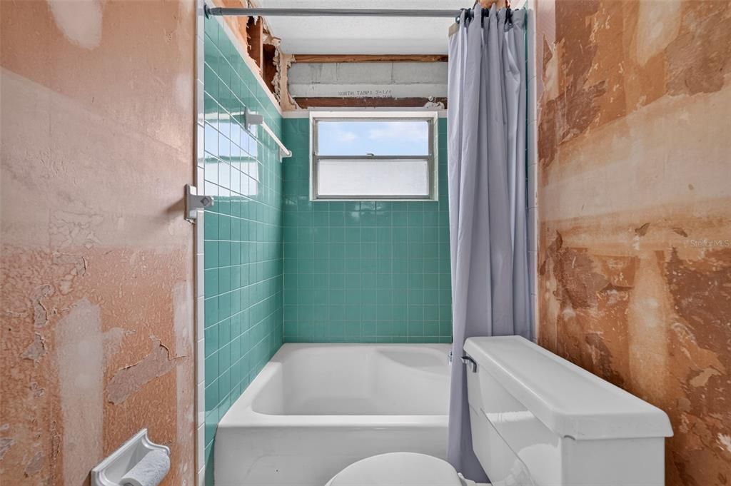 En Venta: $400,000 (3 camas, 2 baños, 2013 Pies cuadrados)