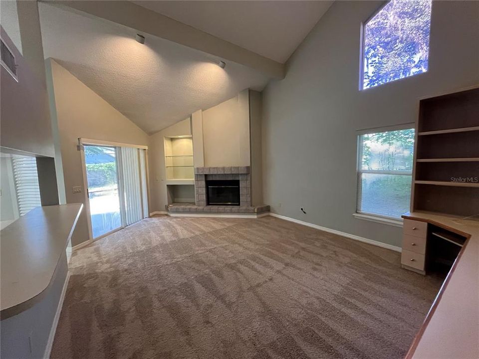 For Rent: $2,932 (4 beds, 3 baths, 2362 Square Feet)