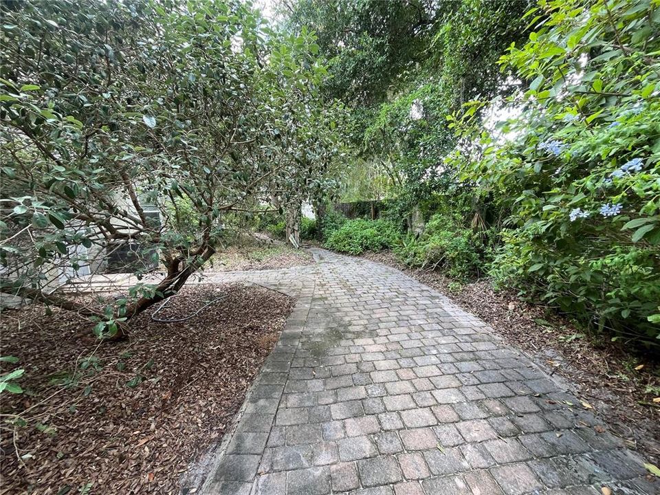 For Rent: $2,932 (4 beds, 3 baths, 2362 Square Feet)