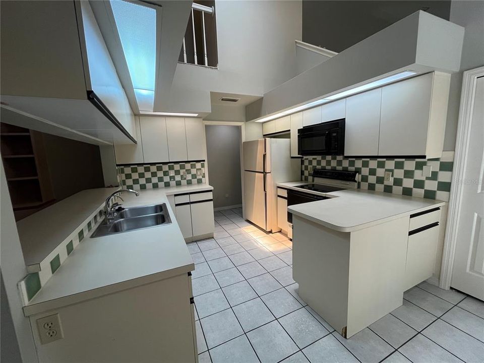 For Rent: $2,932 (4 beds, 3 baths, 2362 Square Feet)