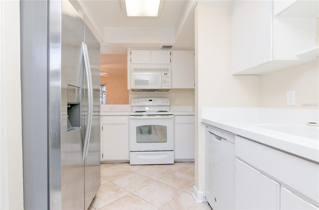 For Rent: $2,395 (3 beds, 2 baths, 1405 Square Feet)