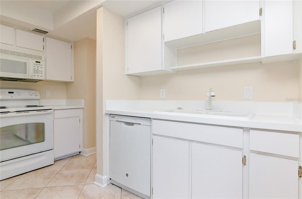 For Rent: $2,395 (3 beds, 2 baths, 1405 Square Feet)