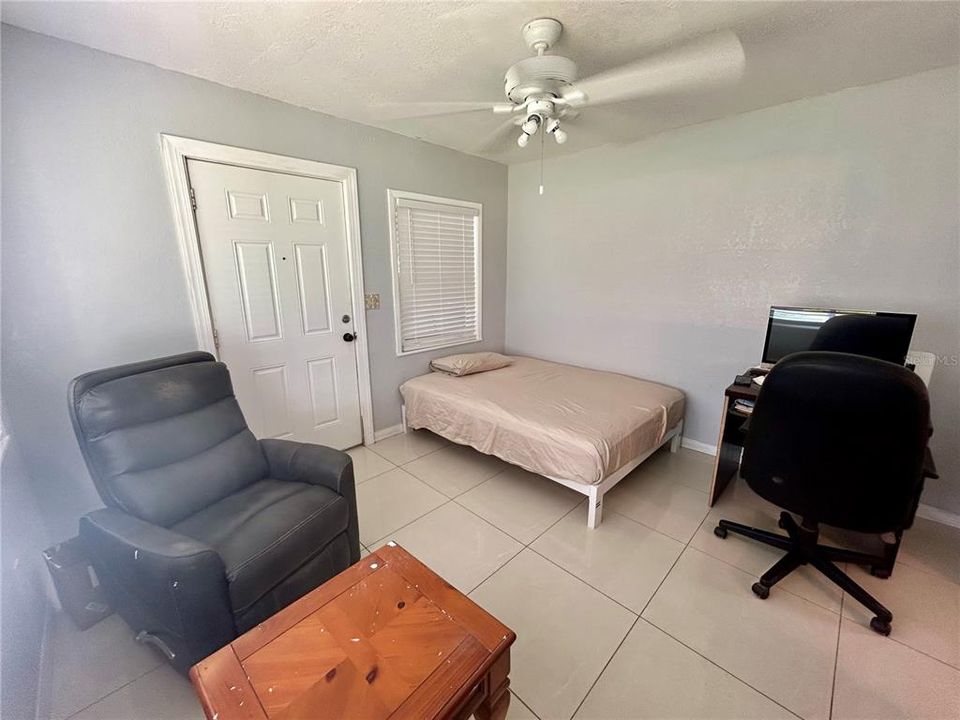For Sale: $173,000 (2 beds, 1 baths, 748 Square Feet)