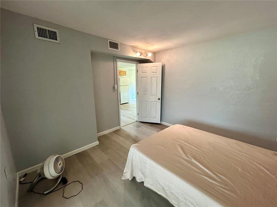 For Sale: $173,000 (2 beds, 1 baths, 748 Square Feet)