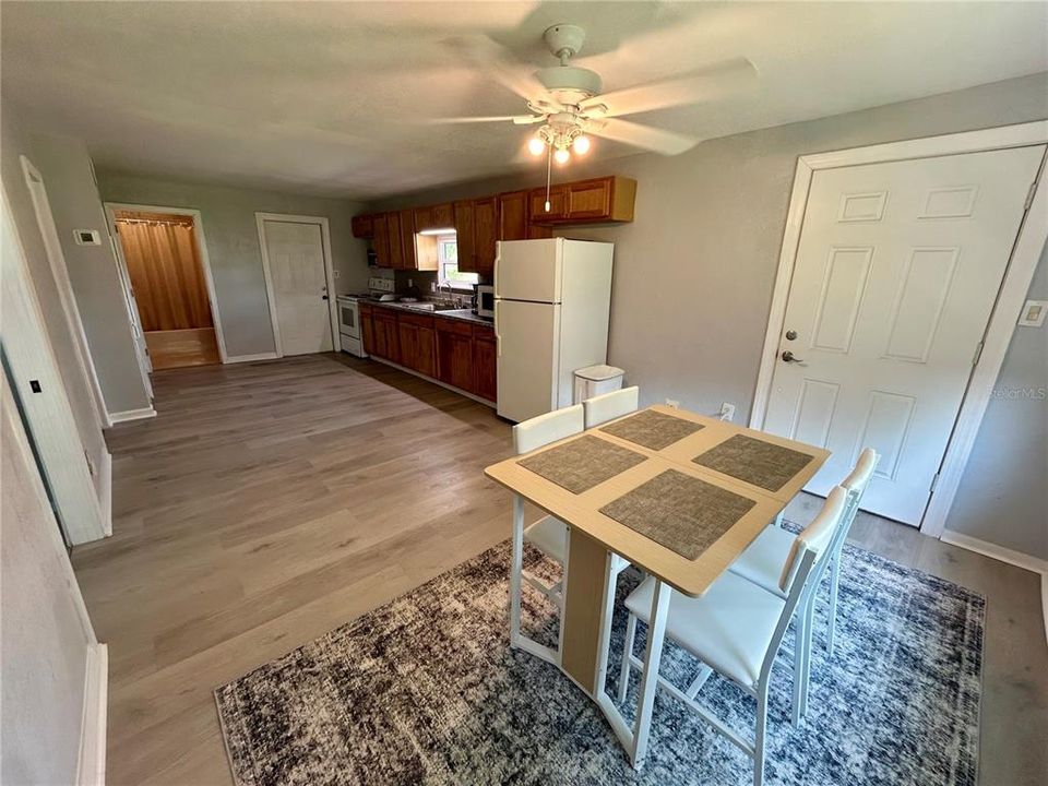 For Sale: $173,000 (2 beds, 1 baths, 748 Square Feet)