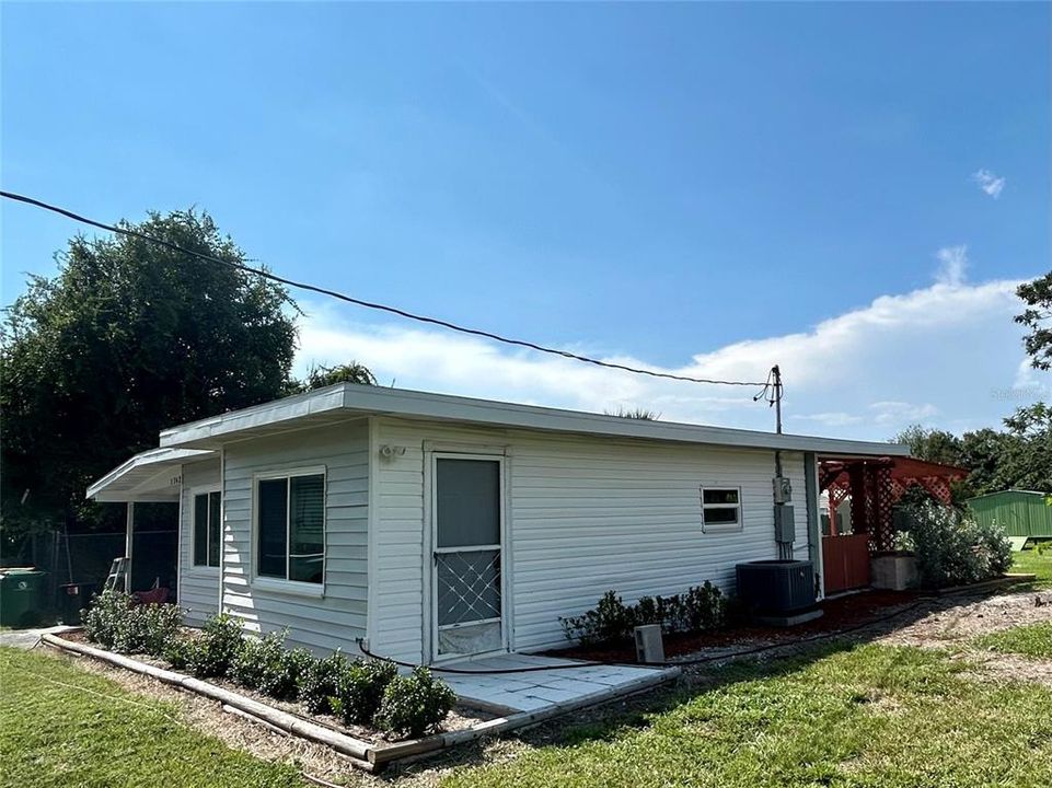 For Sale: $173,000 (2 beds, 1 baths, 748 Square Feet)