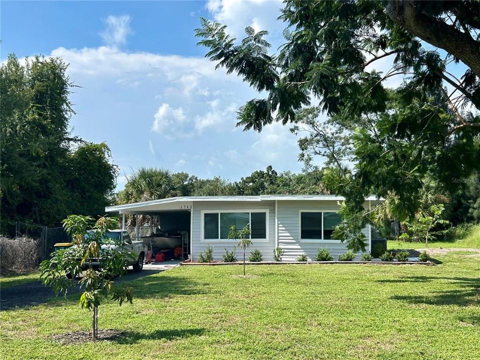 For Sale: $173,000 (2 beds, 1 baths, 748 Square Feet)