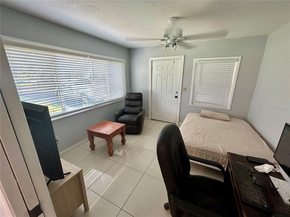 For Sale: $173,000 (2 beds, 1 baths, 748 Square Feet)