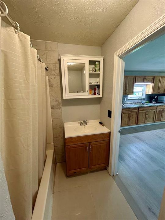 For Sale: $173,000 (2 beds, 1 baths, 748 Square Feet)