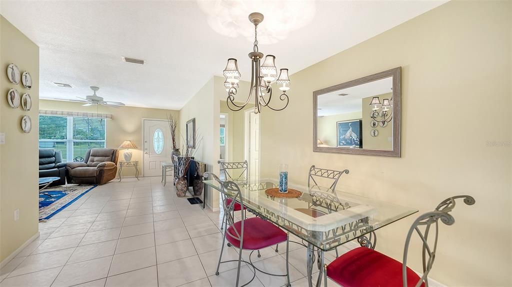 For Sale: $439,000 (2 beds, 2 baths, 1384 Square Feet)