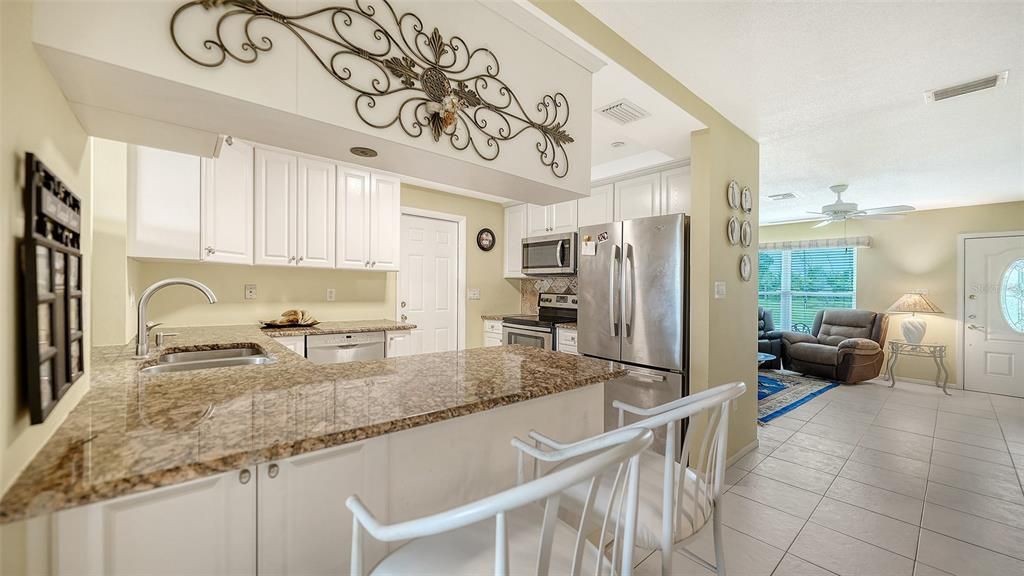 For Sale: $439,000 (2 beds, 2 baths, 1384 Square Feet)