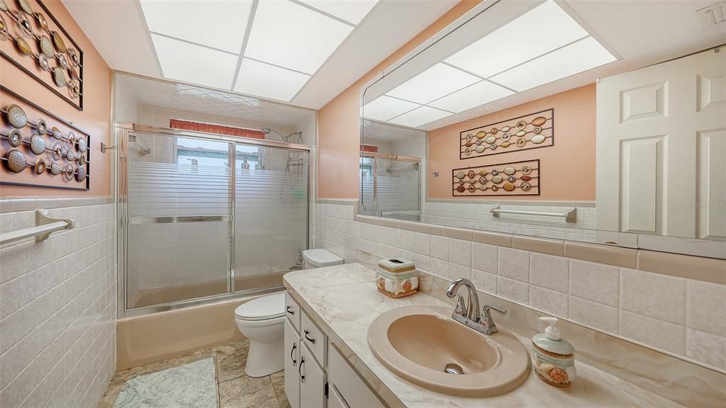 For Sale: $439,000 (2 beds, 2 baths, 1384 Square Feet)