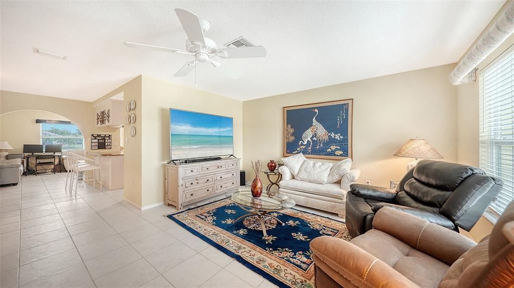 For Sale: $439,000 (2 beds, 2 baths, 1384 Square Feet)