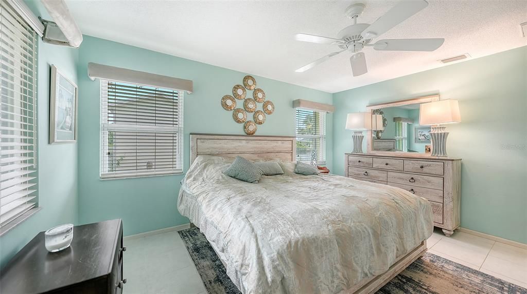 For Sale: $439,000 (2 beds, 2 baths, 1384 Square Feet)