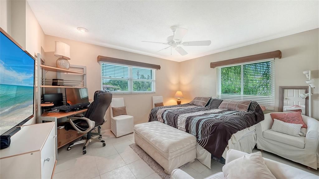 For Sale: $439,000 (2 beds, 2 baths, 1384 Square Feet)