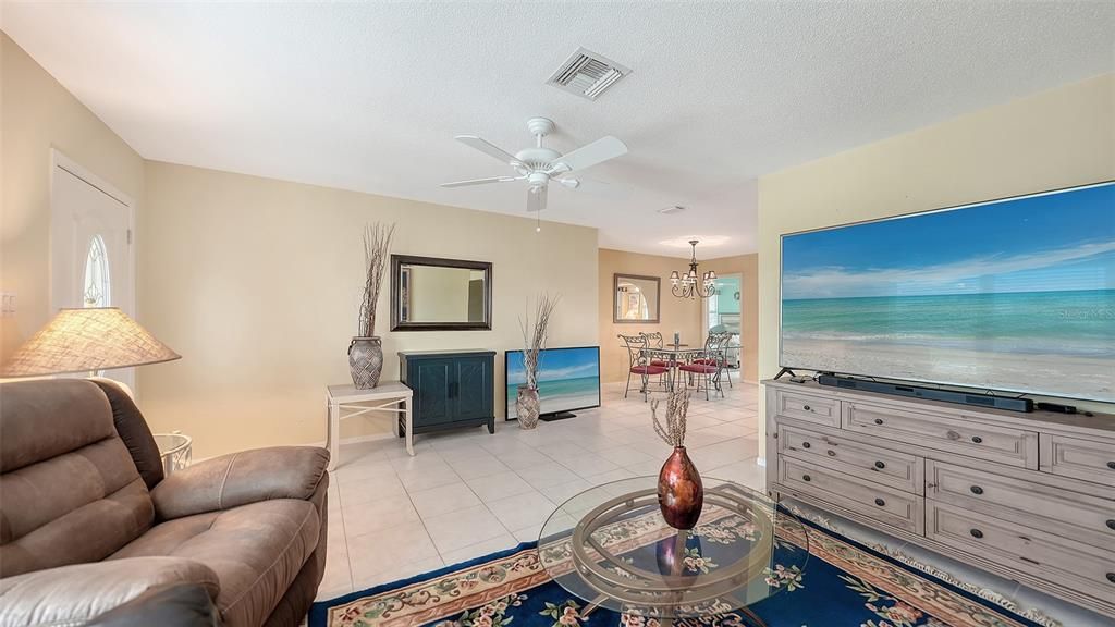 For Sale: $439,000 (2 beds, 2 baths, 1384 Square Feet)